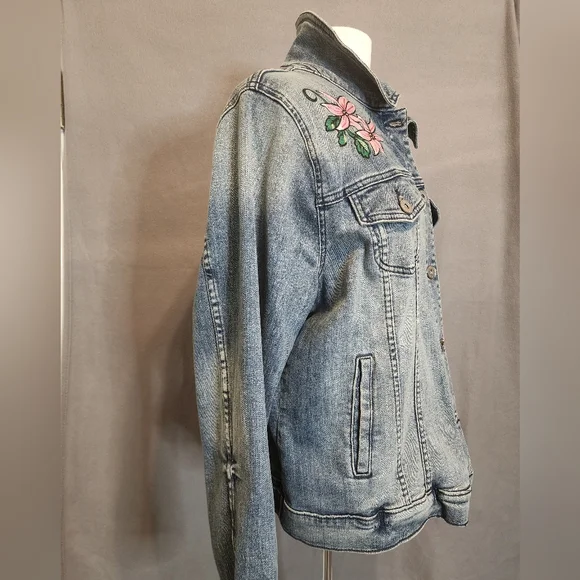 Torrid Premium Denim Jacket embroidered Fearless floral - Picture 6 of 15